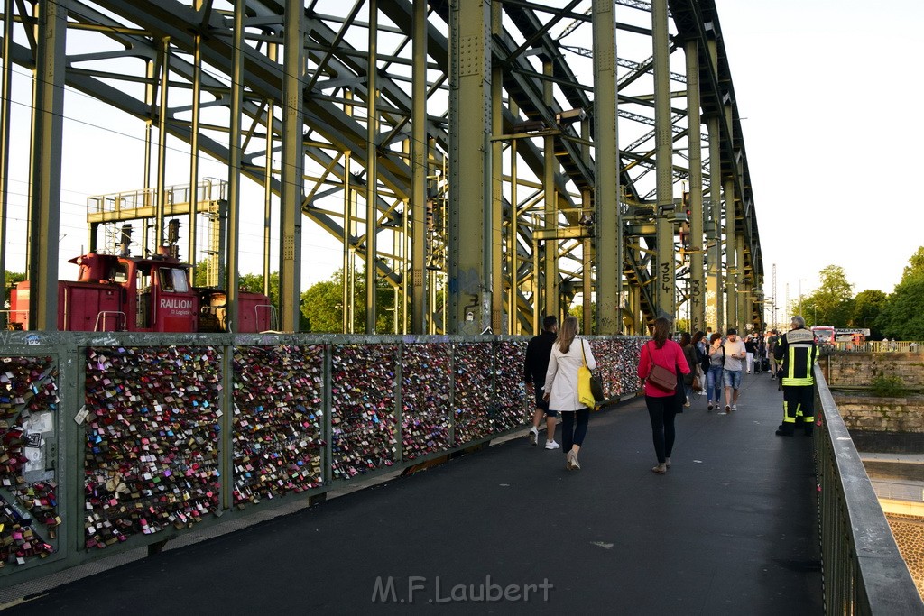 Zug 1 Koeln Deutz Hohenzollernbruecke Rich Rechtsrheinisch P22.JPG - Miklos Laubert